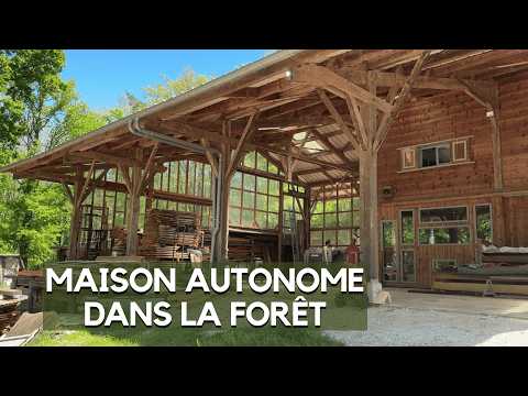 Cet homme TRANSFORME une ancienne SCIERIE en MAISON AUTONOME perdue dans la FORÊT